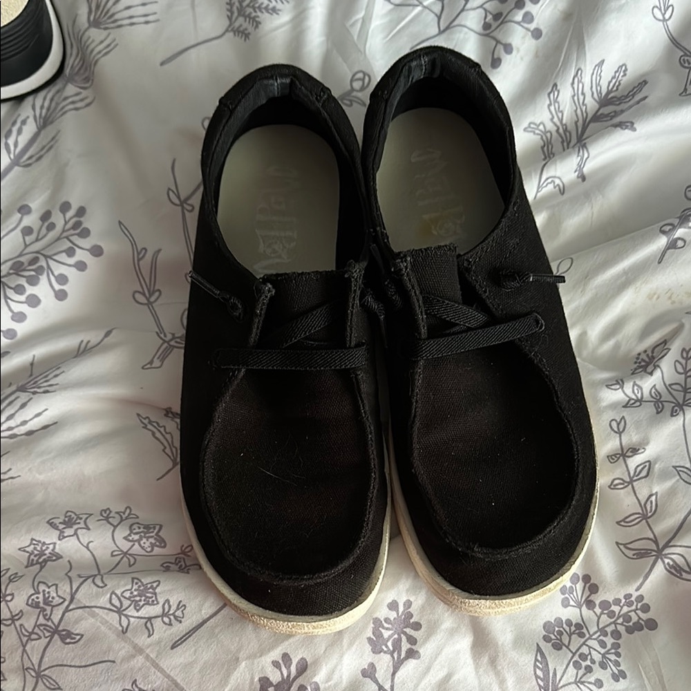 Black Shoes